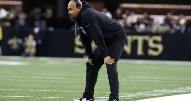 ¡Le dan las gracias! Raiders despide al entrenador en jefe Antonio Pierce