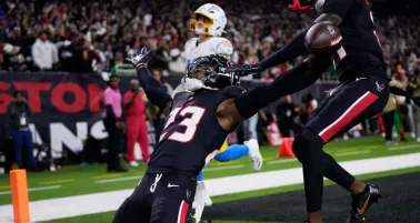 Texans detiene a Herbert y derrota a los Chargers 32-12 en la ronda de comodines de playoffs 