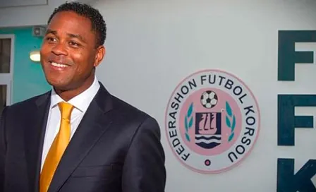 Kluivert, ex estrella del Barça, viaja en humilde camión con Curazao