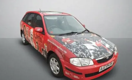 Fan del United vende carro decorado del equipo