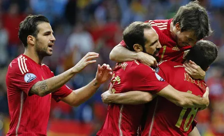 España da un paso firme rumbo a la Euro 2016; Inglaterra, clasificado