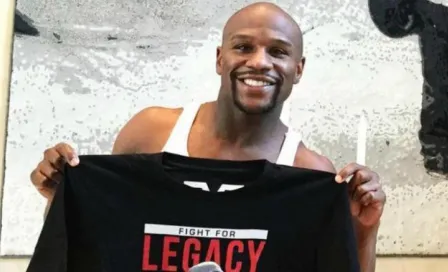 Mayweather presenta playera de su retiro del boxeo