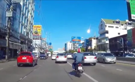 Captan meteorito en el cielo de Bangkok 