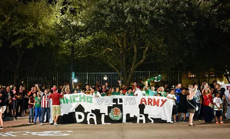   Afición mexicana lleva serenata al Tri en Dallas 