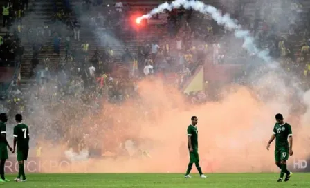 Malasia vs Arabia Saudita, suspendido por bengalas