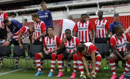 Guardado y Moreno se toman la foto oficial con PSV