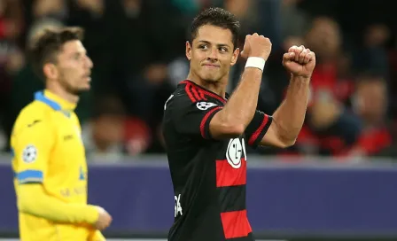 Chicharito se estrena como goleador del Bayer en Champions 