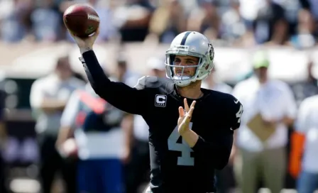 Con gallardía, Carr guía triunfo de Raiders