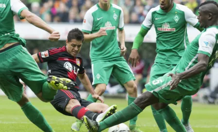 Chicharito juega 14 minutos en goleada del Leverkusen