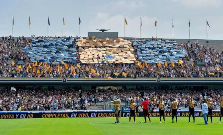 Afición de Pumas realiza mini mosaico 