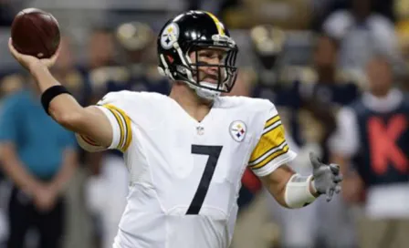 Roethlisberger abandona juego por lesión en la rodilla