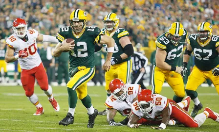 Brillante Rodgers en triunfo sobre Kansas City