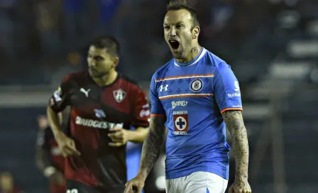 Cruz Azul rescata empate con gol de Vuoso