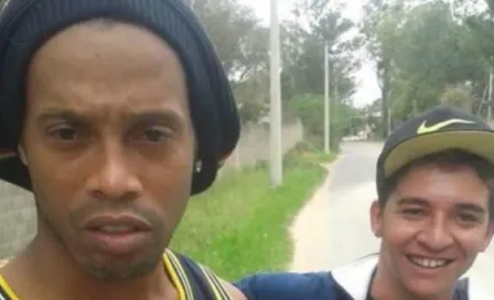 Ronaldinho se saca 'selfie' tras accidente automovilístico