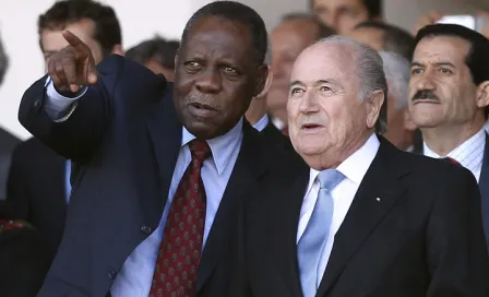 Issa Hayatou, presidente provisional de la FIFA