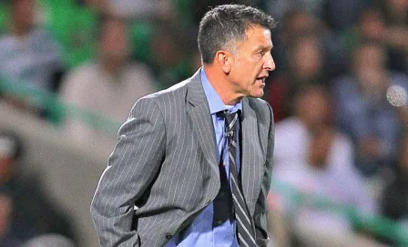 Osorio arriba a Pasadena para el  partido del Tri