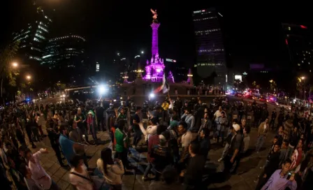 Aficionados festejan en el Ángel victoria sobre EU