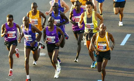 Kenianos acaparan podio en Maratón de Chicago