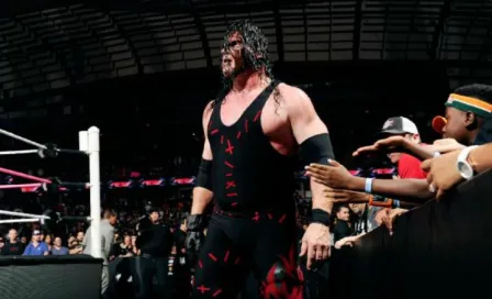 Kane vence a Seth Rollins en lucha de 'leñadores'