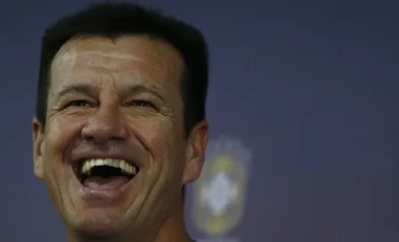 Dunga lleva humorista a la concentración de Brasil