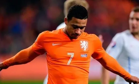 Depay usó jersey equivocado frente a República Checa