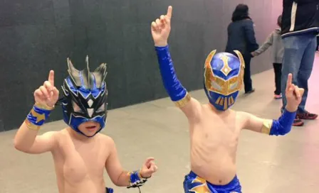 Aficionados a la WWE invaden la Arena Ciudad de México 