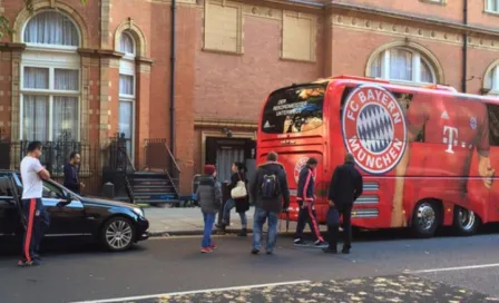  Autobús del Bayern choca previo al duelo con Arsenal