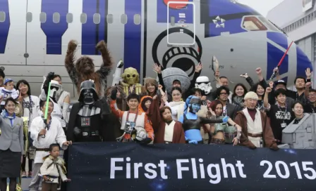 Estrenan avión alusivo a Star Wars