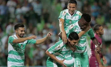 Santos golea y clasifica a Cuartos de Concachampions