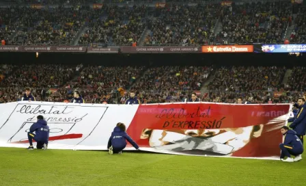 Camp Nou exhibe pancartas a favor de la libertad de expresión