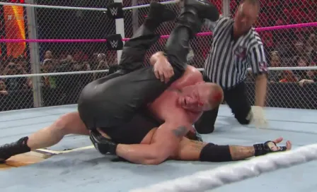 Brock Lesnar doblega a Undertaker en Hell in a Cell