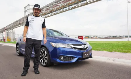 Fernando Alonso visita Honda en México