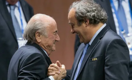 Blatter culpa a Platini por escándalo de corrupción en FIFA