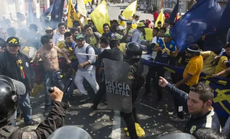 Afición azulcrema y policías chocan en el Nemesio Díez