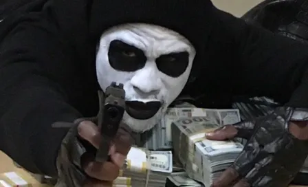 Mayweather presume sus dólares en disfraz de Halloween