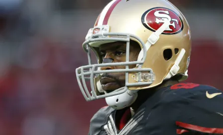 Vernon Davis, contratado por Broncos de Denver