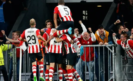 Con asistencia de Guardado, PSV derrota al Wolfsburgo