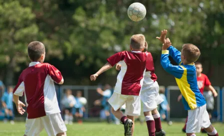 Prohibirán cabezazos en ligas infantiles en Estados Unidos