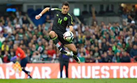 Chicharito tiene una noche para el olvido con el Tri