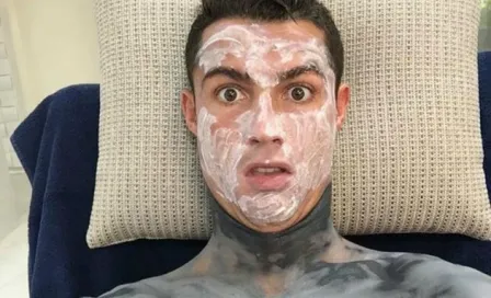 CR7 posa en Instagram con mascarilla en el rostro