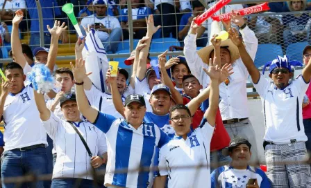 Afición de Honduras abuchea el Himno Nacional Mexicano