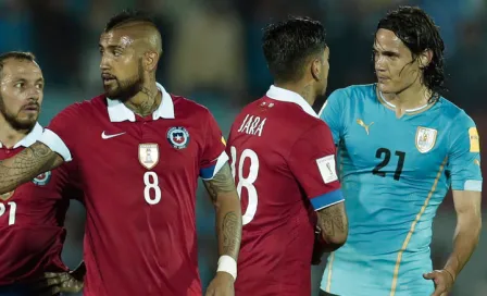 Jara se disculpa con Cavani por incidente en Copa América