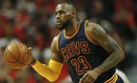 LeBron James se enoja y deja a su equipo en pleno partido