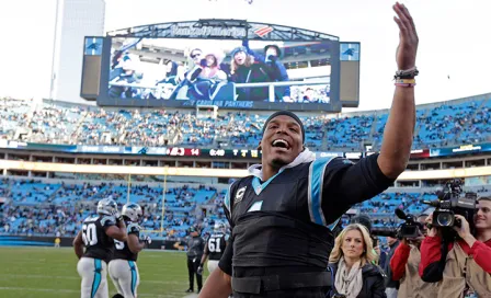 Cam Newton luce y Carolina mantiene el invicto 