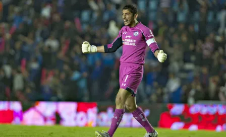 Jesús Corona desmiente su salida de Cruz Azul