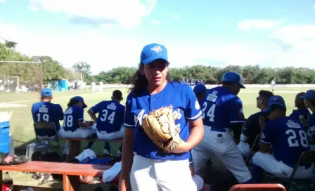 Rosi del Castillo, primera mujer en liga de beisbol en México