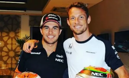 Checo y Button intercambian cascos en Abu Dhabi