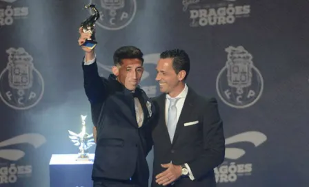 Héctor Herrera, ganador del 'Dragón de Oro'