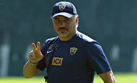 Memo Vázquez renueva contrato con Pumas