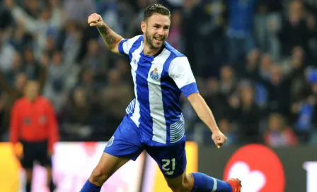 Miguel Layún continúa en gracia y marca gol 